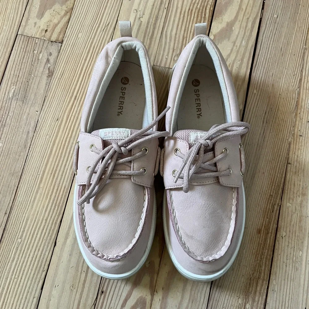 Sperry crest vibe